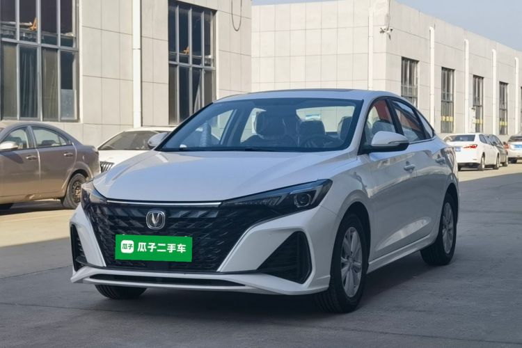 长安 逸动 2025款 PLUS 1.5L 手动豪华版车身外观1