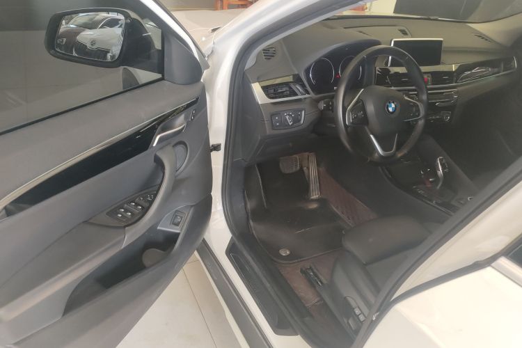 宝马X2(进口) 2019款 sDrive25i 领先型M越野套装 国VI中控内饰7003