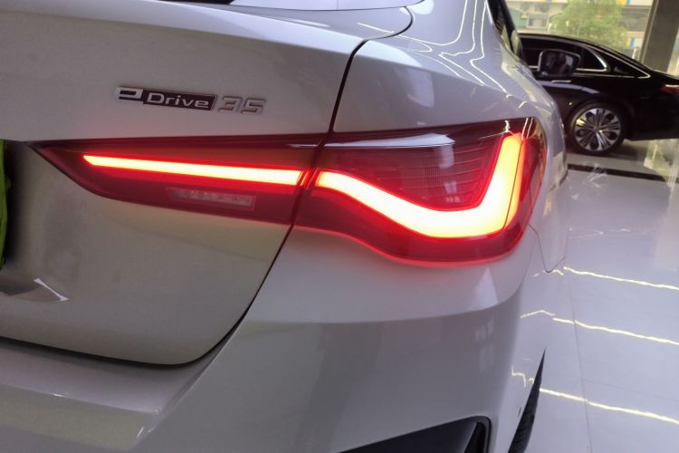 宝马i4 2023款 eDrive35车身外观9