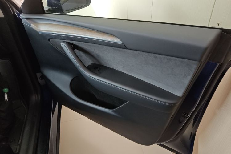 特斯拉 Model Y 2022款 Performance高性能全轮驱动版中控内饰42