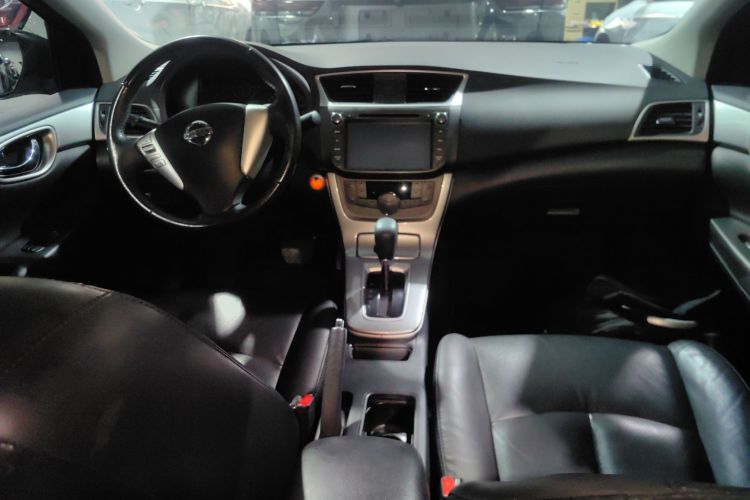 日产 轩逸 2014款 1.6XV CVT尊享版中控内饰12