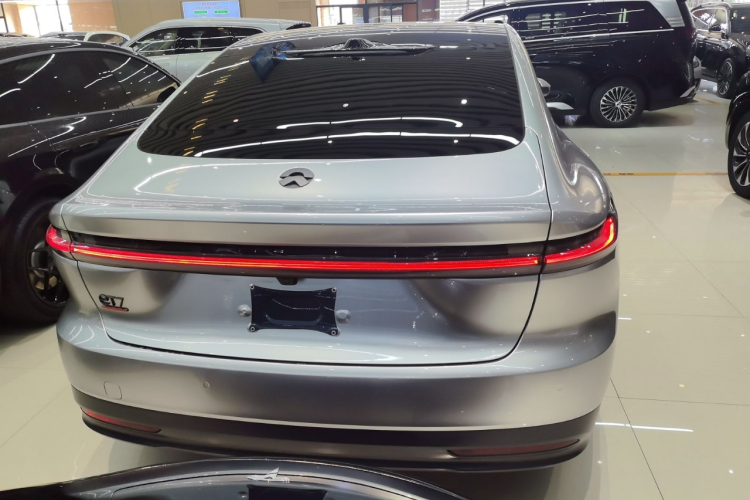 蔚来ET7 2023款 75kWh车身外观6