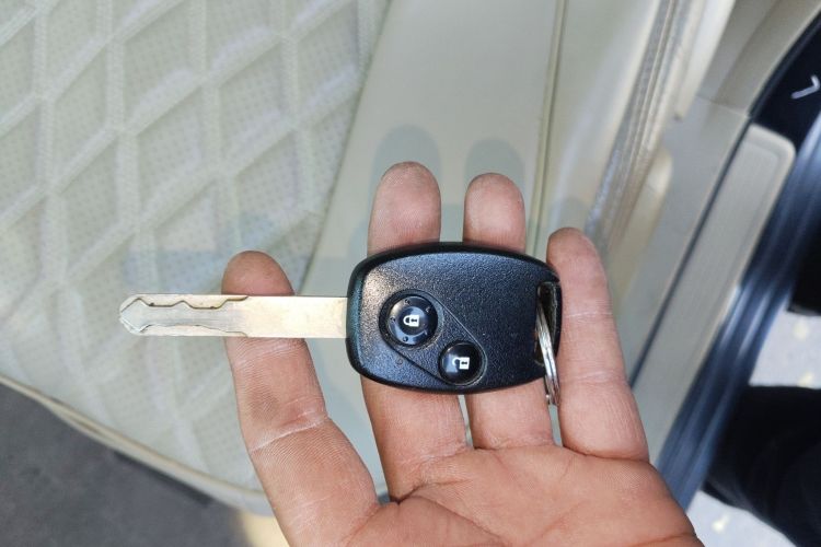 本田CR-V 2010款 2.0L 自动两驱都市版中控内饰7001