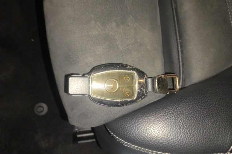 奔驰C级 2018款 C 200 运动版中控内饰11