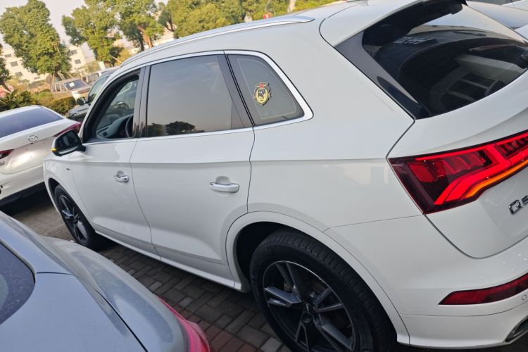 奥迪Q5L 2020款 改款 40 TFSI 荣享时尚型车身外观4