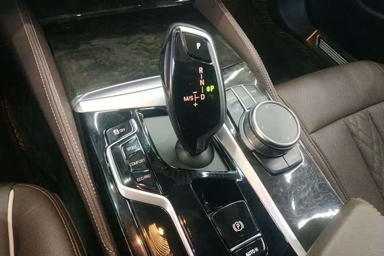 宝马5系 2021款 525Li M运动套装中控内饰18