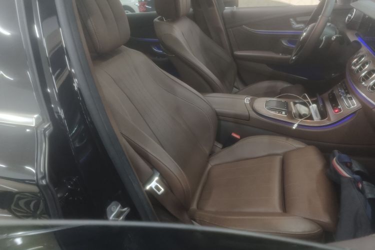 奔驰E级新能源 2022款 改款 E 350 e L 插电式混合动力轿车局部细节41