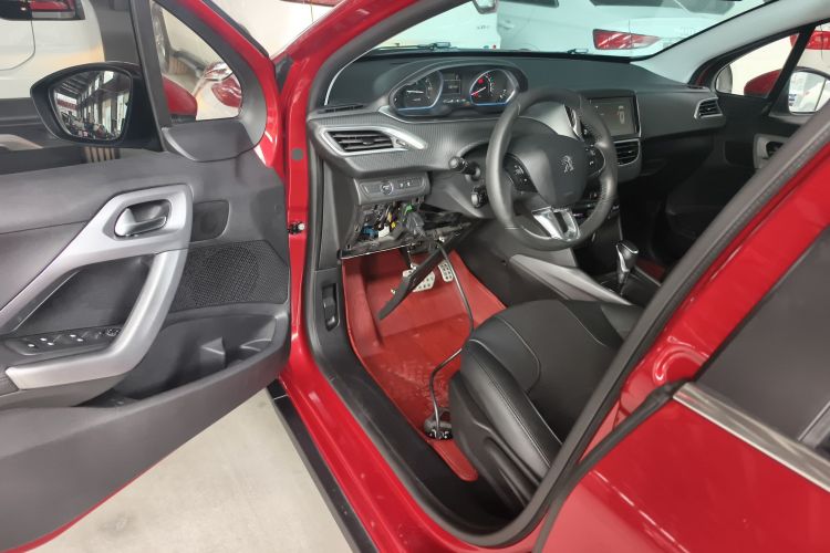 标致2008 2018款 230THP 自动豪华版中控内饰7003