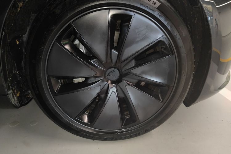 特斯拉 Model 3 2025款 后轮驱动版车身外观10