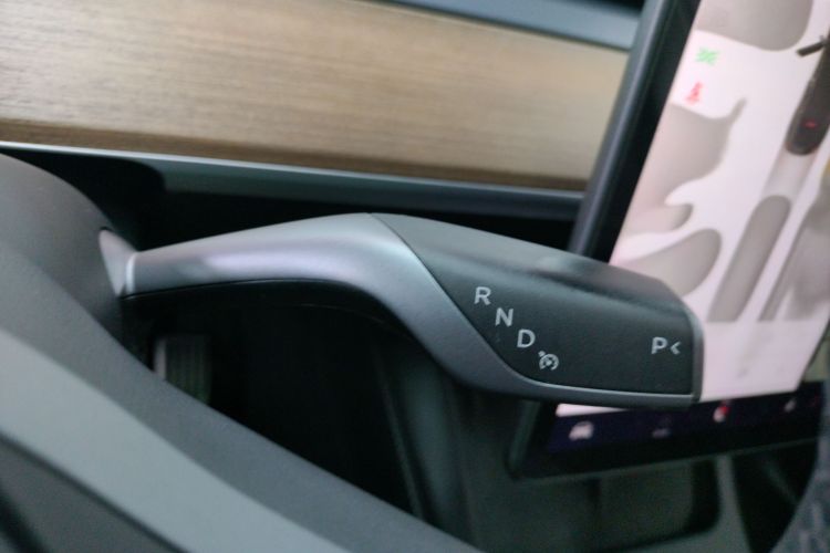 特斯拉 Model Y 2022款 长续航全轮驱动版中控内饰18