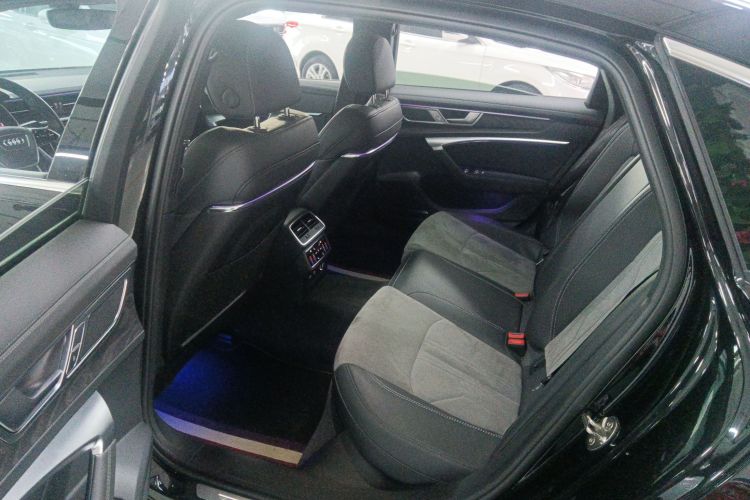 奥迪A6L 2023款 改款 45 TFSI quattro 尊享动感型中控内饰21