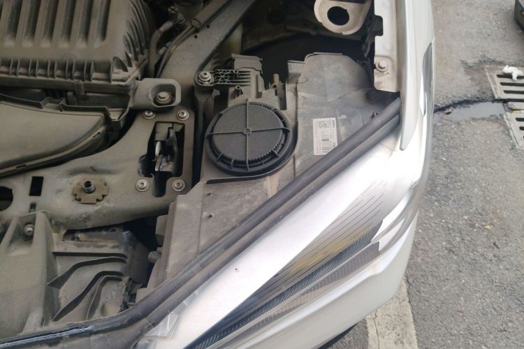 宝马X1 2018款 sDrive18Li 时尚型机舱底盘26