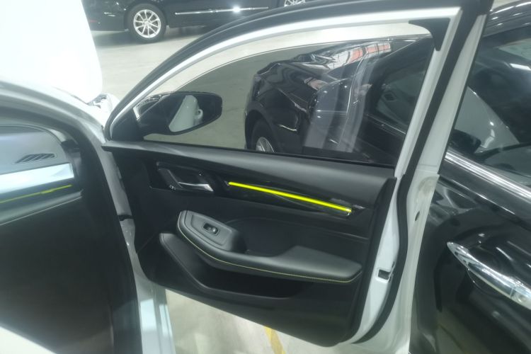 荣威i5 2021款 改款 1.5L CVT钻石版中控内饰7005