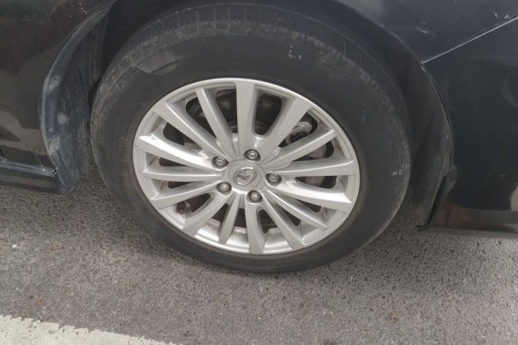 长城C50 2014款 升级版 1.5T 手动舒适型车身外观10