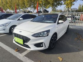 福特 福克斯 2021款 三厢 EcoBoost 180 自动ST Line