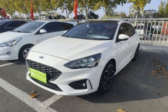 福特 福克斯 2021款 三厢 EcoBoost 180 自动ST Line