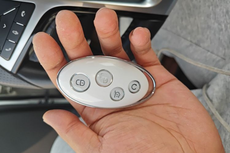 比亚迪 宋 2019款 1.5TI 自动智联越耀型中控内饰11