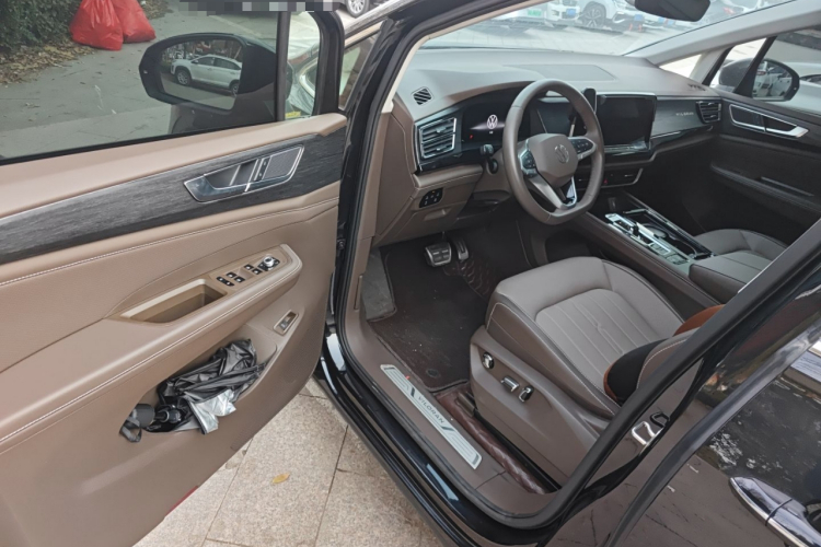 大众 威然 2023款 改款 380TSI 尊驰版中控内饰20