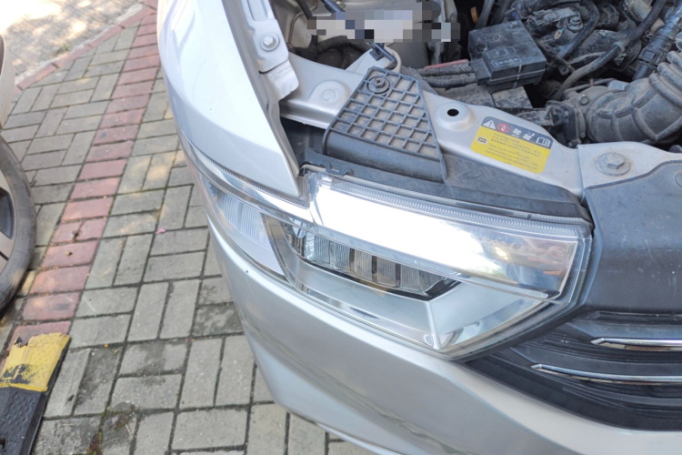 五菱汽车 五菱宏光V 2021款 1.5L劲享版LAR车身外观6006