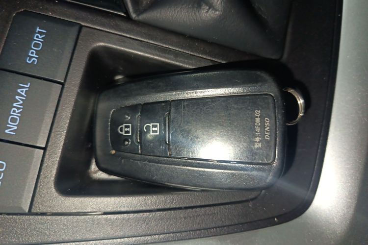 丰田 威兰达 2021款 2.0L CVT两驱豪华版中控内饰11