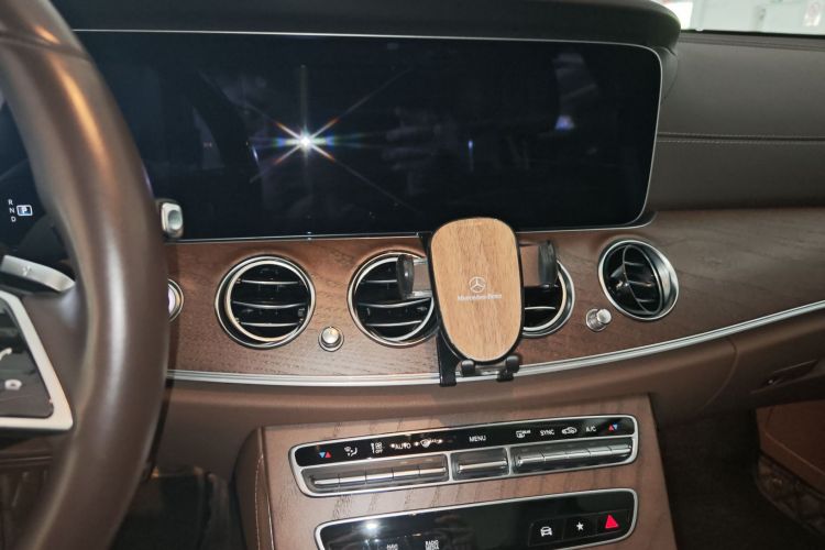 奔驰E级 2023款 E 300 L 豪华型中控内饰16