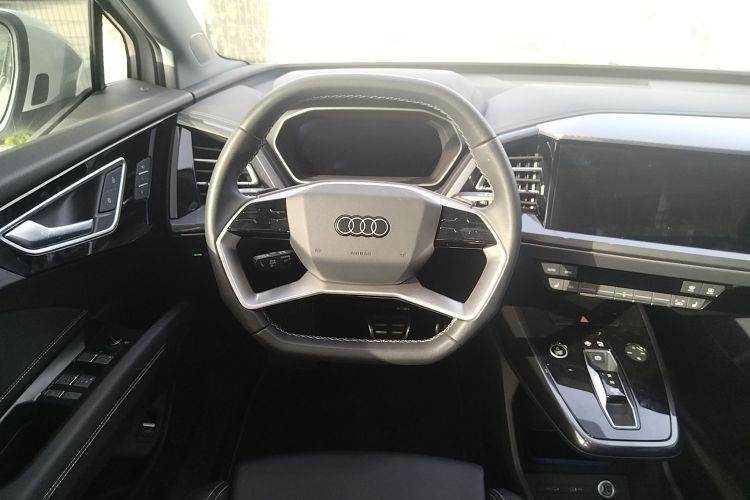 奥迪Q4 e-tron 2024款 40 e-tron 创境版中控内饰13