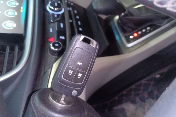 别克 英朗 2019款 15T 双离合互联精英型 国VI中控内饰11