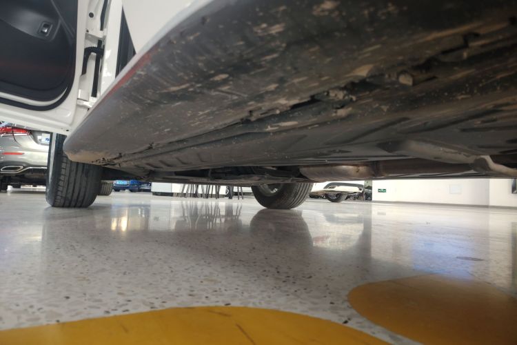 奔驰GLC 2020款 GLC 260 L 4MATIC 动感型机舱底盘30