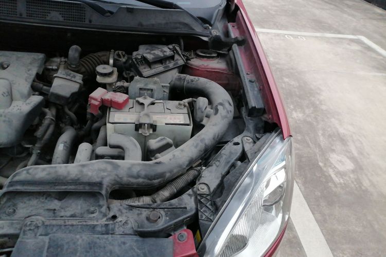 日产 逍客 2012款 2.0XL 火 CVT 2WD机舱底盘26