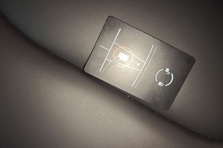 特斯拉 Model Y 2024款 后轮驱动版中控内饰11