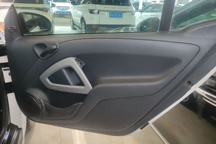 smart fortwo 2012款 1.0 MHD 硬顶舒适版中控内饰7005