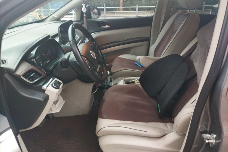 别克GL8 2021款 陆上公务舱 652T 尊贵型中控内饰19