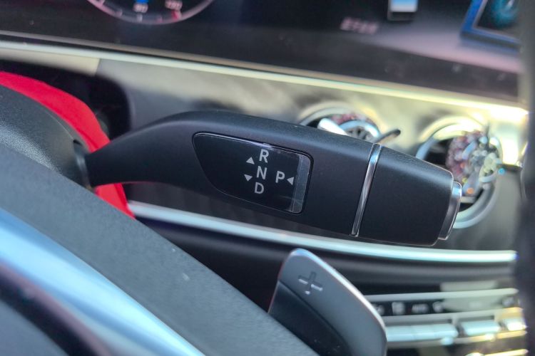 奔驰E级 2016款 E 200 L 运动型中控内饰18