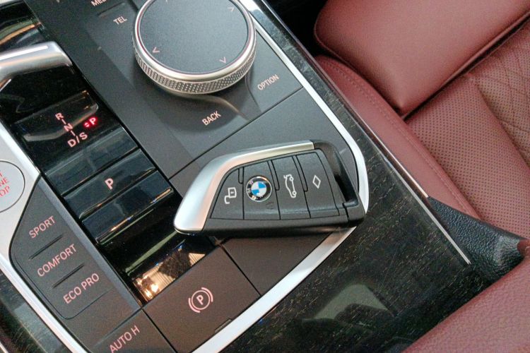 宝马3系 2023款 325Li xDrive M运动套装中控内饰11