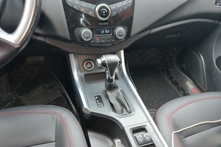 海马S5 2018款 1.5T CVT尊贵型中控内饰18