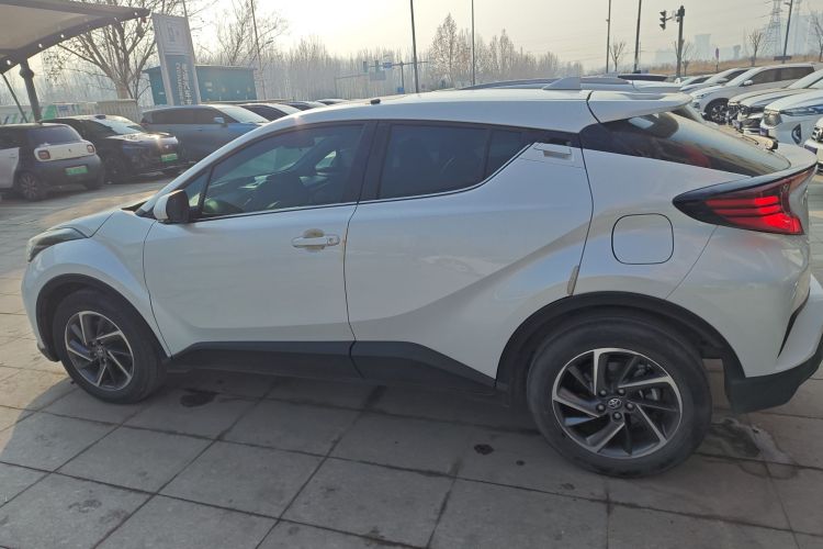 丰田C-HR 2021款 2.0L 豪华版车身外观4