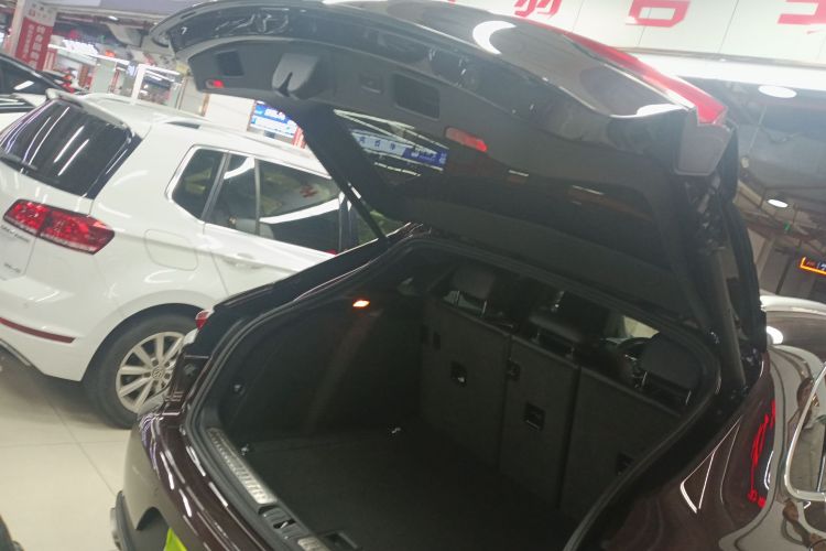 保时捷 2018款 Macan 2.0T机舱底盘23