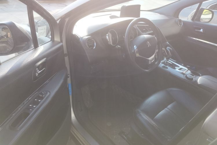 标致3008 2015款 1.6THP 自动潮流版中控内饰20