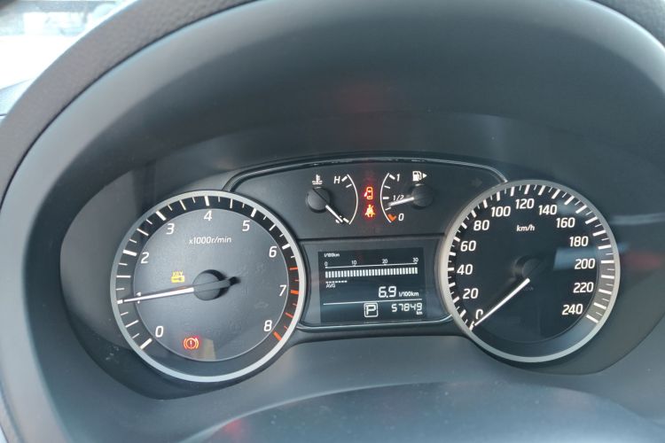 日产 轩逸 2019款 1.6XV CVT智联尊享版 国V中控内饰14