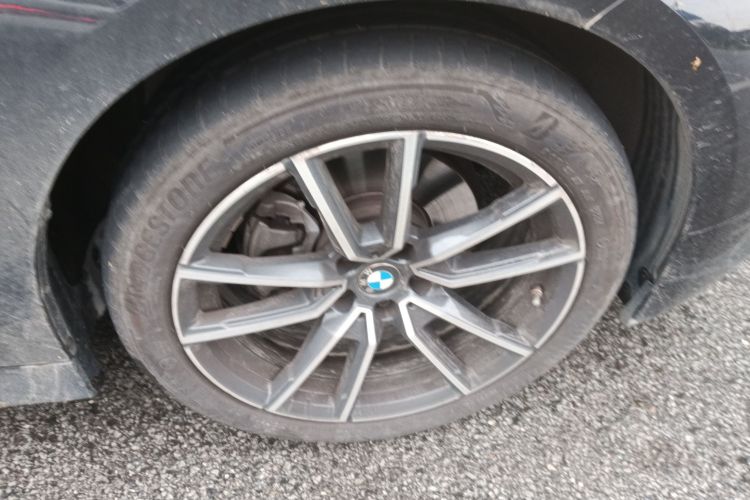 宝马3系 2024款 325Li M运动套装车身外观10