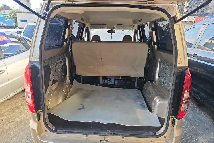 五菱汽车 五菱宏光V 2022款 1.5L劲取版电动助力LAR机舱底盘23