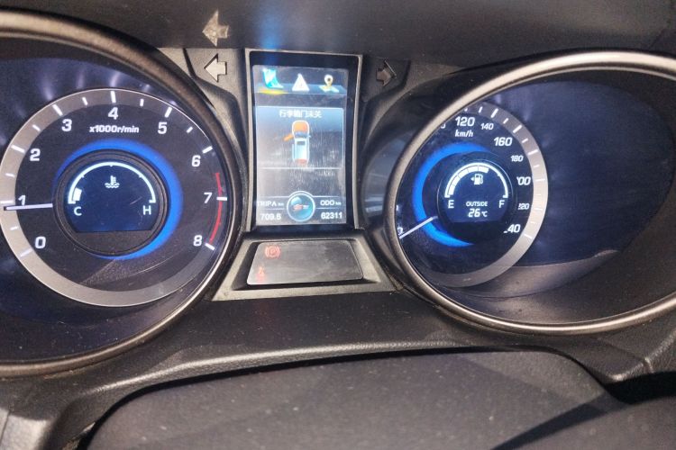 长安CS75 2016款 2.0L 手动豪华型 国V中控内饰15