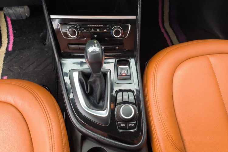 宝马2系旅行车 2016款 218i 时尚型中控内饰18