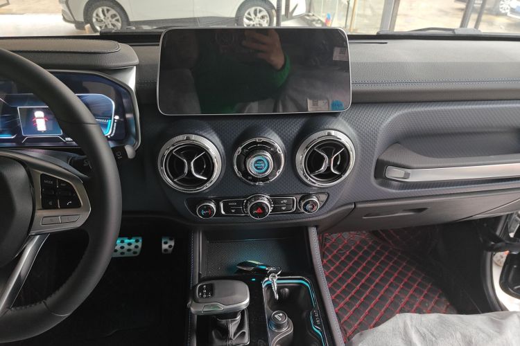 北京越野 北京BJ40 2024款 2.0D 刀锋英雄荣耀版中控内饰16