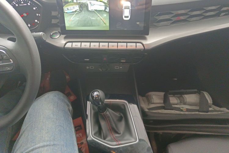 名爵 MG5 2023款 180DVVT 手动风尚版局部细节18