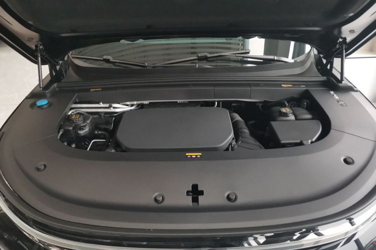 理想汽车 理想L6 2025款 Pro 智能焕新版机舱底盘24