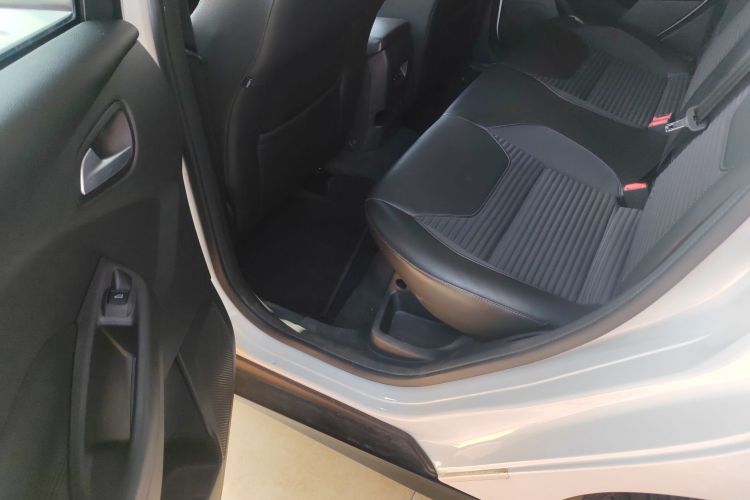 福特 福克斯 2018款 两厢经典 1.6L 自动风尚型智行版中控内饰21