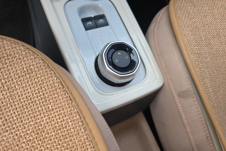 吉利银河 2023款 熊猫mini 200km 耐力熊中控内饰18