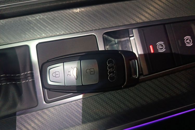 奥迪A7L 2022款 45 TFSI S-line 筑梦青春版中控内饰7001