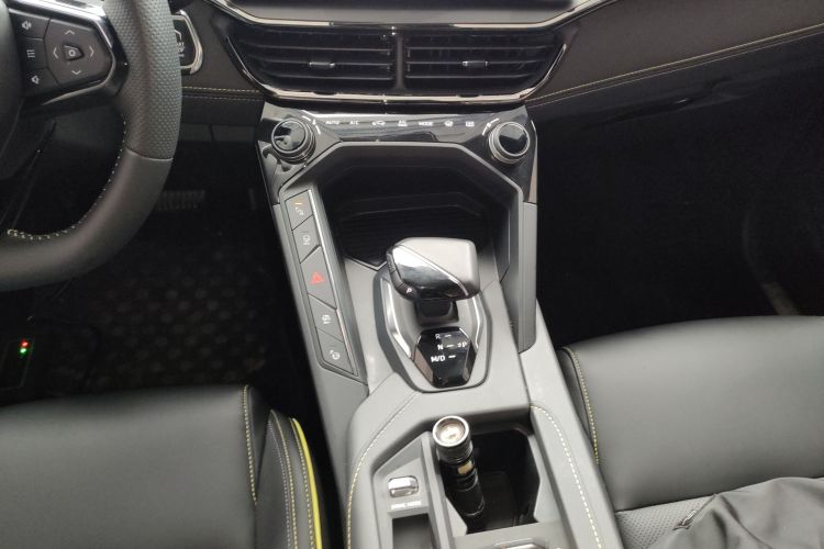 领克06 2023款 Remix 1.5T Hero中控内饰18